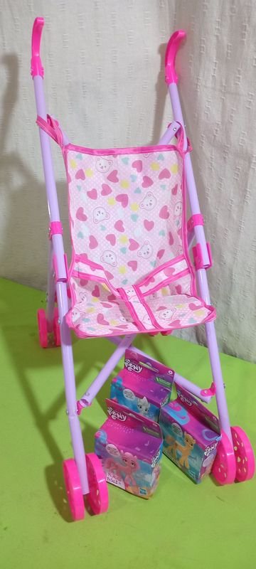 Lote siguiente: Coche para muñeca y mini ponis coleccionables