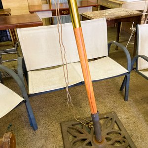 Lámpara de Pie Exterior con Base Ornamental de Hierro Fundido - imagen 3