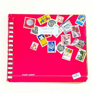 Lote siguiente: Álbum de Sellos con Colección Variada