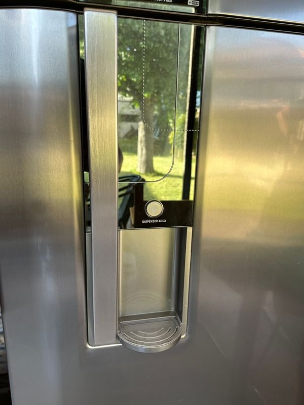 Heladera Electrolux con dispensador de agua (casi nueva) - imagen 3