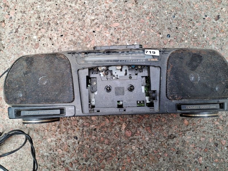 Radio casetera con averias, a la vista - imagen 2