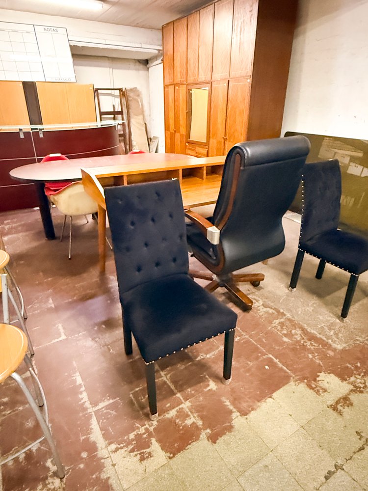 Sillón de Oficina Giratorio Negro y Sillas de Comedor Terciopelo Negro