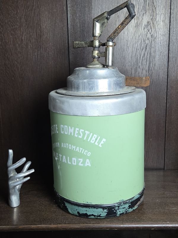 Antiguo dispensador de aceite comestible en metal con esmalte verde - imagen 5