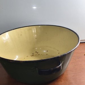 Batea Grande de Latón Esmaltado Verde y Amarillo con Asas - imagen 3