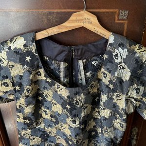 Vestido Vintage Brocado Estilo Recto con Estrellas y Flores Metálicas - imagen 2