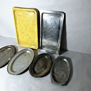 Seis Bandejas Metálicas y Plásticas de Diversas Formas - imagen 3