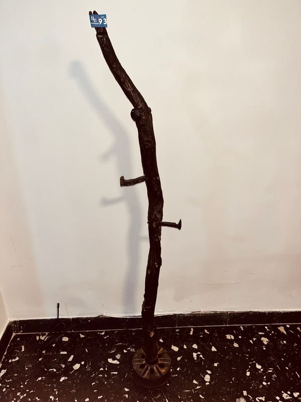 Perchero Rústico de Madera con Base de Hierro y 3 Ganchos