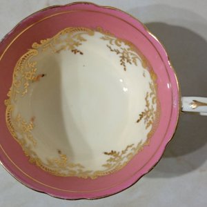 Taza de té de porcelana fina inglesa Paragon con detalles dorados y borde rosa - imagen 3