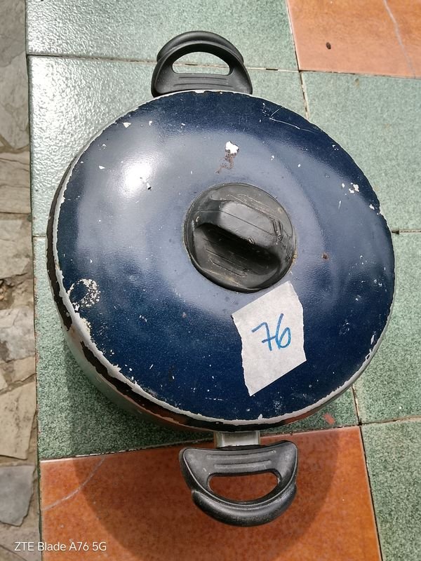 Lote anterior: Olla Azul con Manija Negra y Etiqueta Blanca