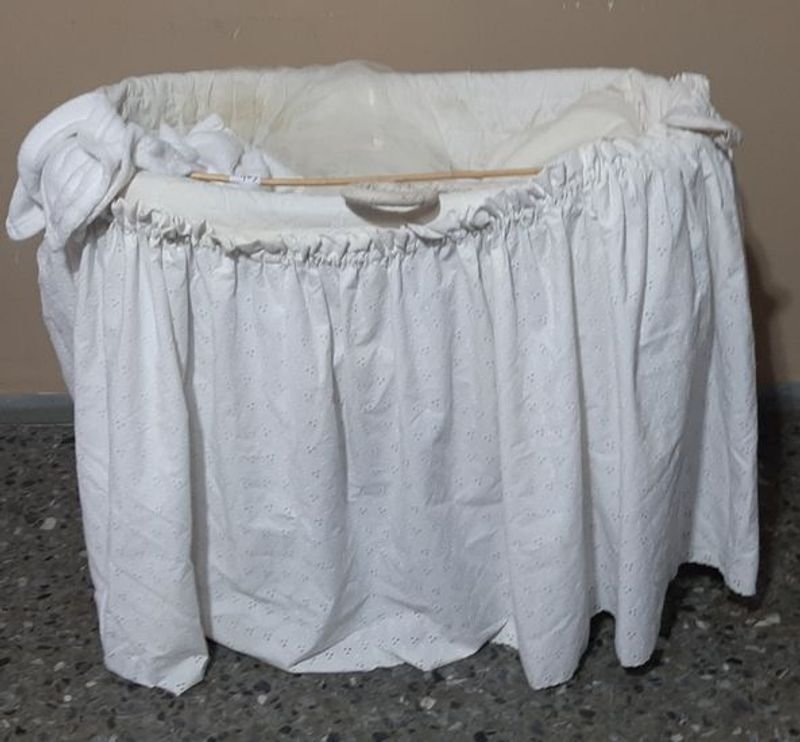 Moisés de Mimbre Blanco con Ropa de Cama Completa y Soporte