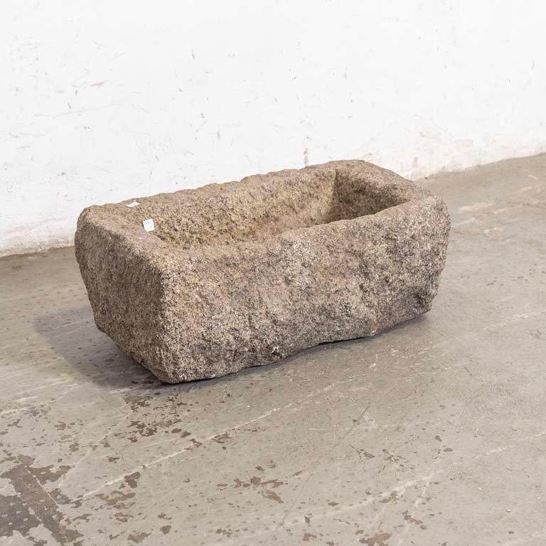 Lote anterior: Contenedor de piedra con detalles