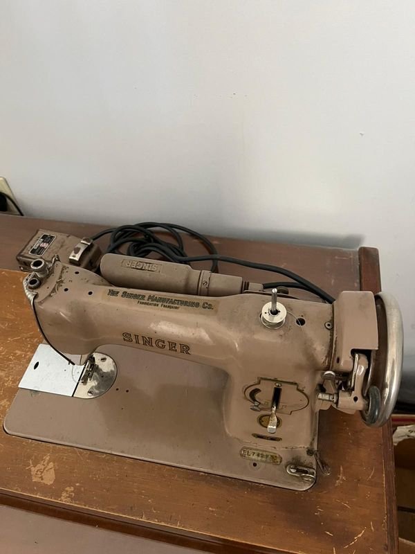 Maquina de coser SINGER con pedal - En venta en subasta - imagen 3