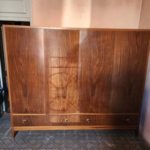 Lote anterior: Ropero Macizo Estilo Americano de Madera con 4 Puertas y Cajones