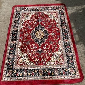 Lote siguiente: Alfombra Persa Roja y Negra 120x100 cm