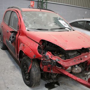 Lote siguiente: Fiat Uno Way 1.4 Rojo - Vehículo para repuestos o reparación
