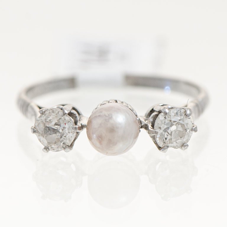Lote anterior: Anillo de platino con perla y brillantes