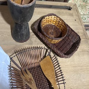 Lote siguiente: Set de Utensilios de Cocina y Cestas de Mimbre