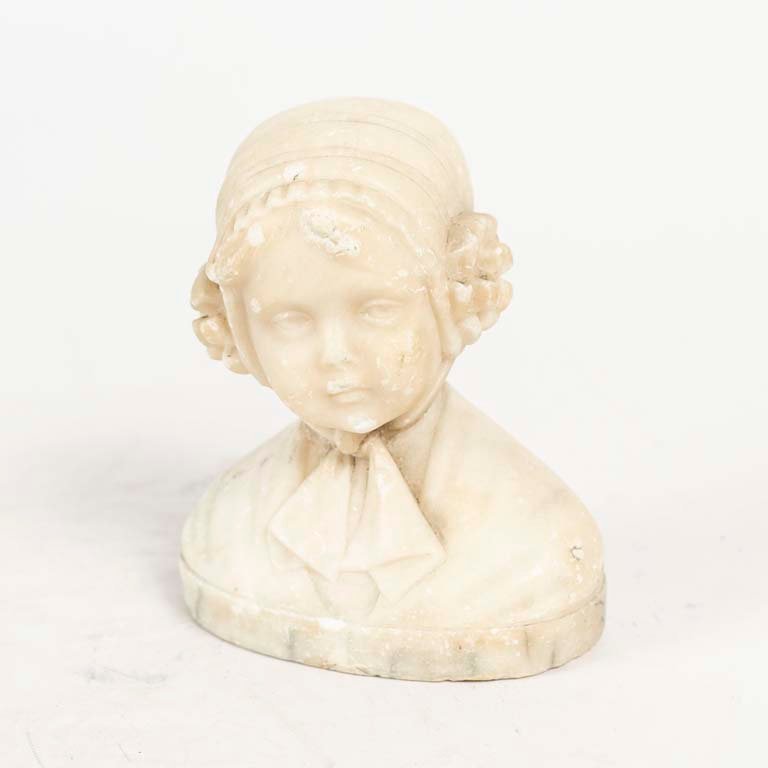 Busto de Niña de Marmolina Restaurado