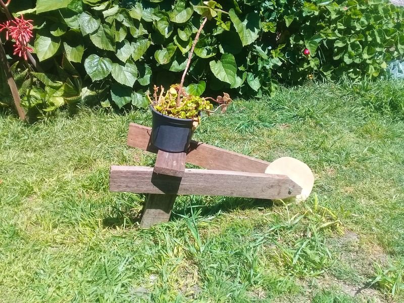Lote siguiente: Maceta de jardín estilo carretilla en madera