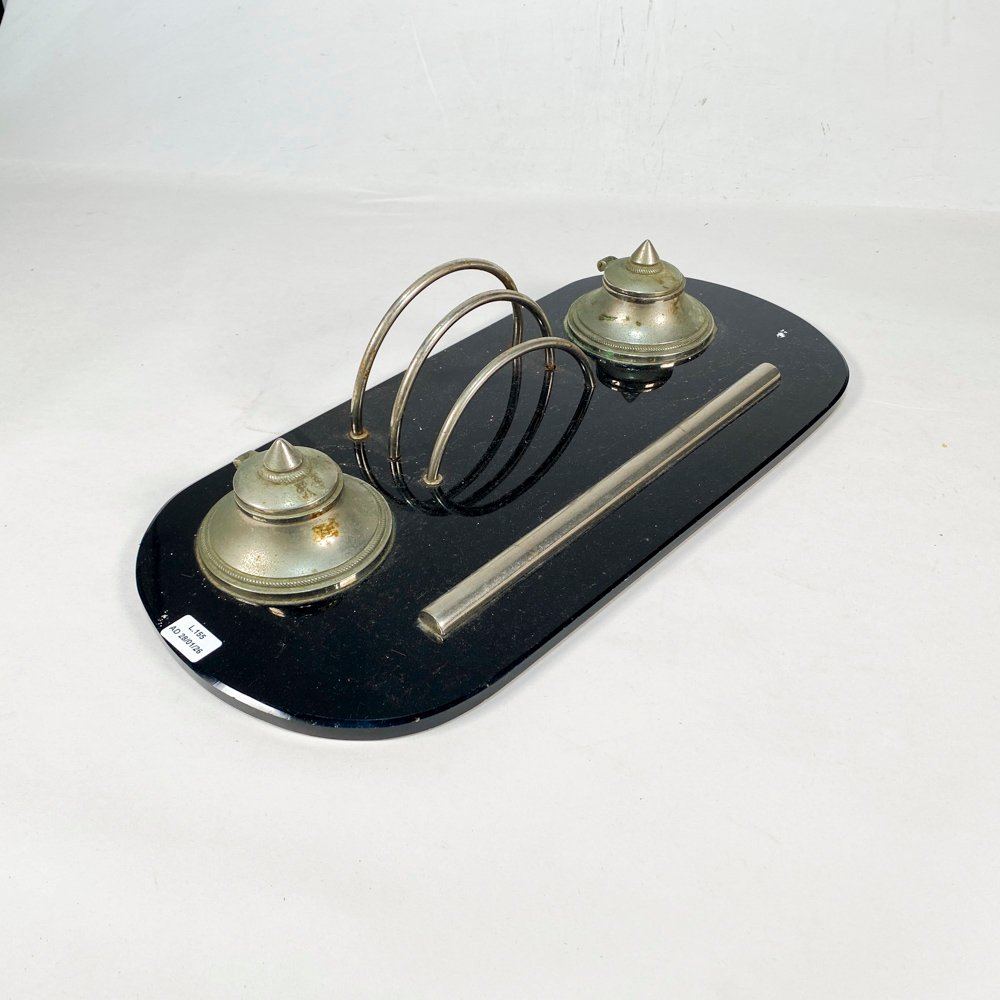 Lote siguiente: Tintero negro oval con dos resipientes