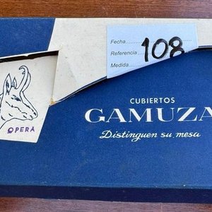 Juego de 4 cuchillos y 3 tenedores marca Gamuza - imagen 1