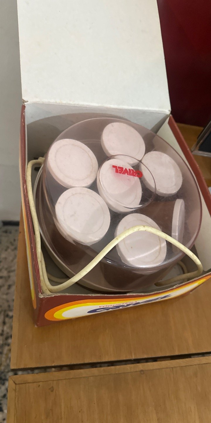 Yogurtera Eléctrica Marca Crivell con 6 Vasos