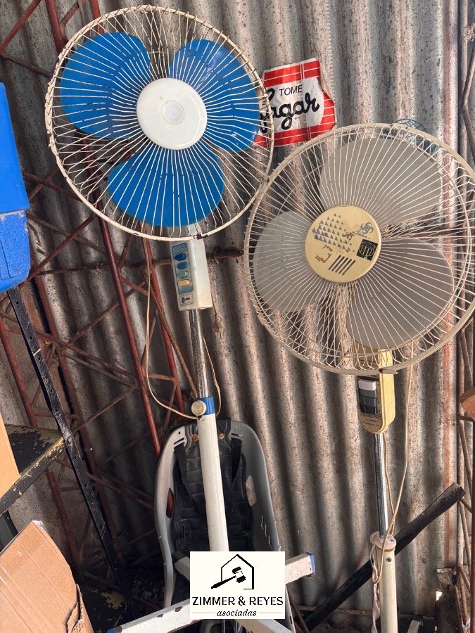 Dos Ventiladores de Pie Usados
