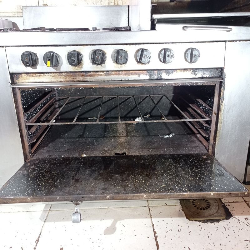 Cocina industrial Kuma con 4 hornallas y accesorios - imagen 6
