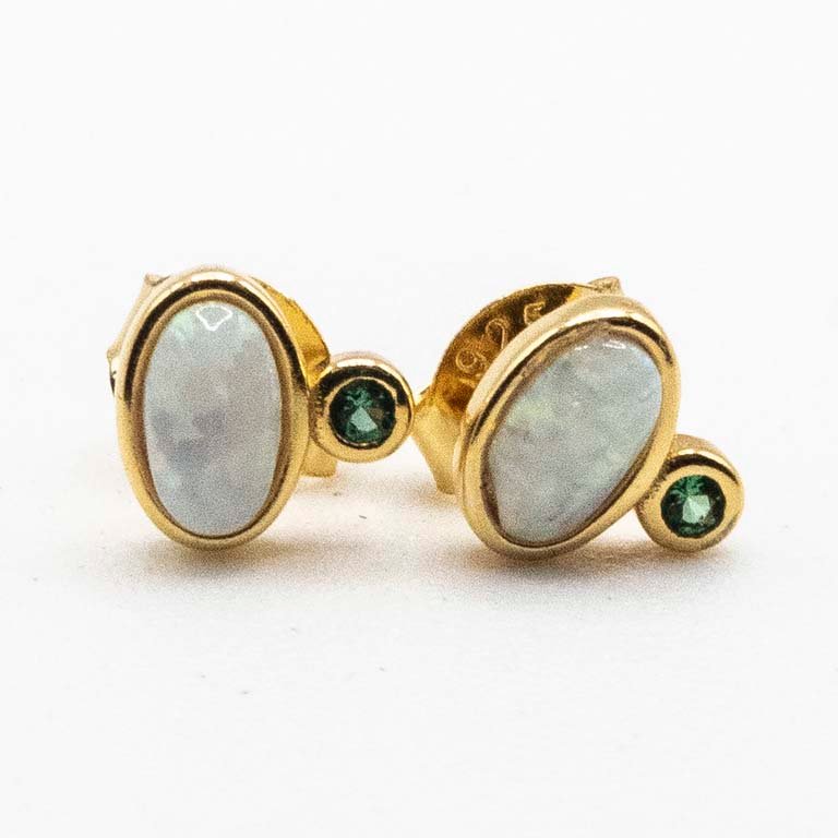 Aritos de Plata con Baño de Oro, Nácar y Piedra Verde