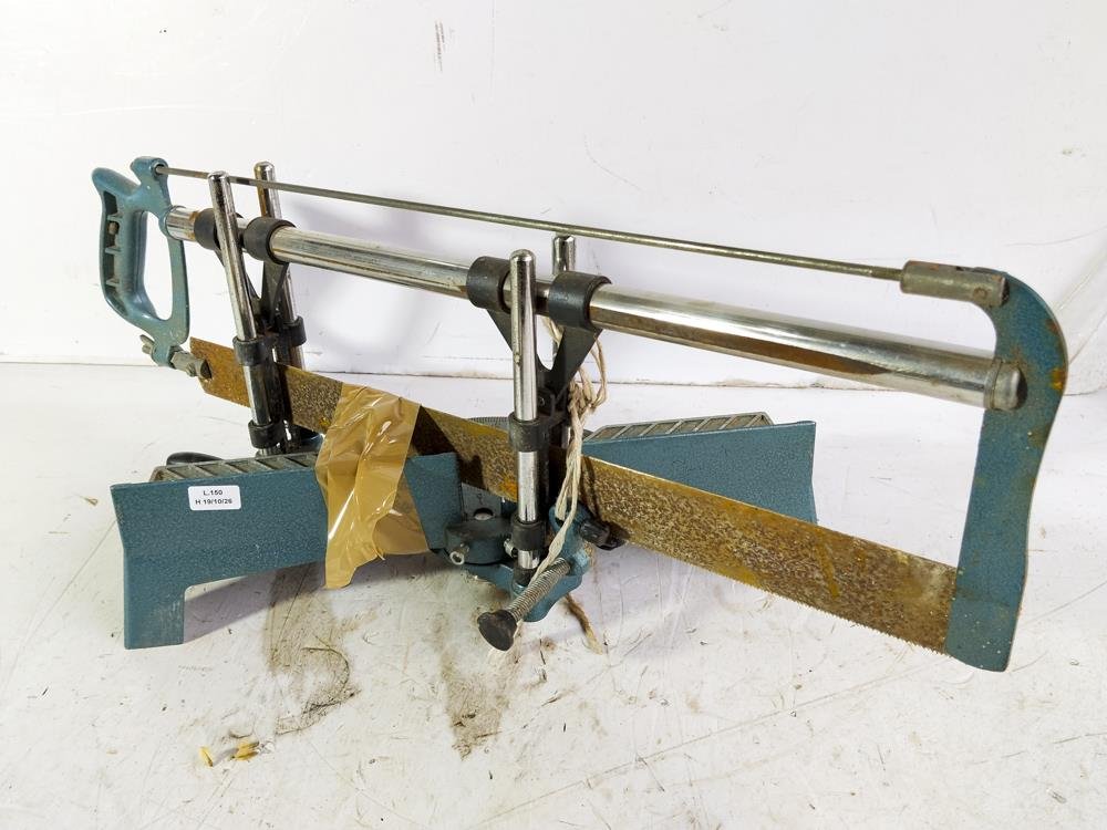Sierra Manual Ingletadora para Cortes Precisos