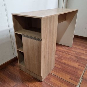 Escritorio Moderno Melamina Clara con Estantes y Puerta - imagen 2