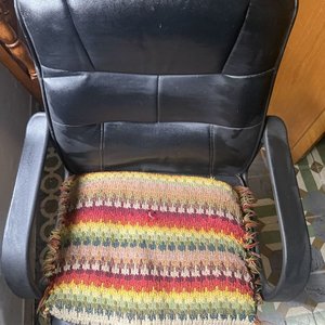 Silla de Oficina Giratoria Negra con Cojín Artesanal Multicolor - imagen 12