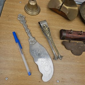 Lote de Adornos y Utensilios en Bronce y Metal - imagen 6