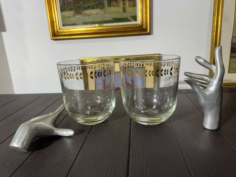 Lote anterior: Dos vasos de cristal con patrones de hoja de oro de Zara Home