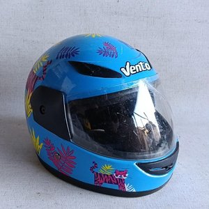 Casco Infantil Vento Azul con Diseño de Animales y Hojas - imagen 2