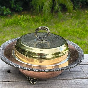 Lote siguiente: Caramelera Antigua de Cobre y Bronce con Tapa y Patas Decoradas