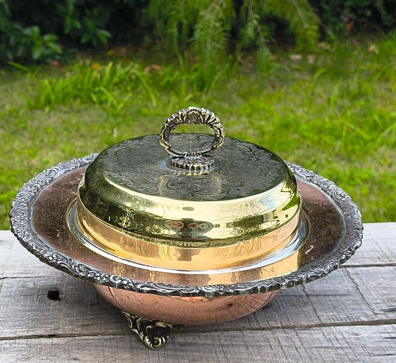 Caramelera Antigua de Cobre y Bronce con Tapa y Patas Decoradas