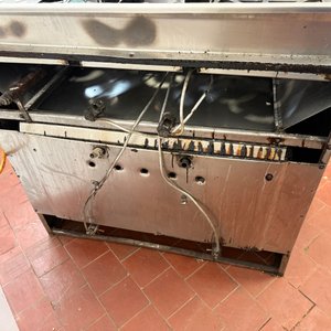 Cocina Industrial a Gas Inoxidable 5 Fuegos con Horno y Ladrillo - imagen 6