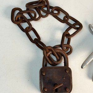 Antiguo Candado de Hierro con Cadena y Llave - imagen 2