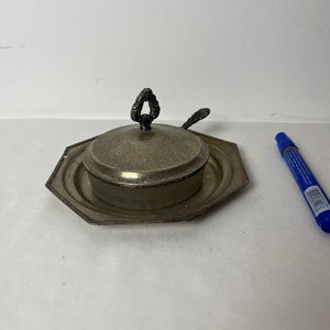 Dulcera Antigua de Vidrio Esmerilado y Metal Repujado con Pala - imagen 3