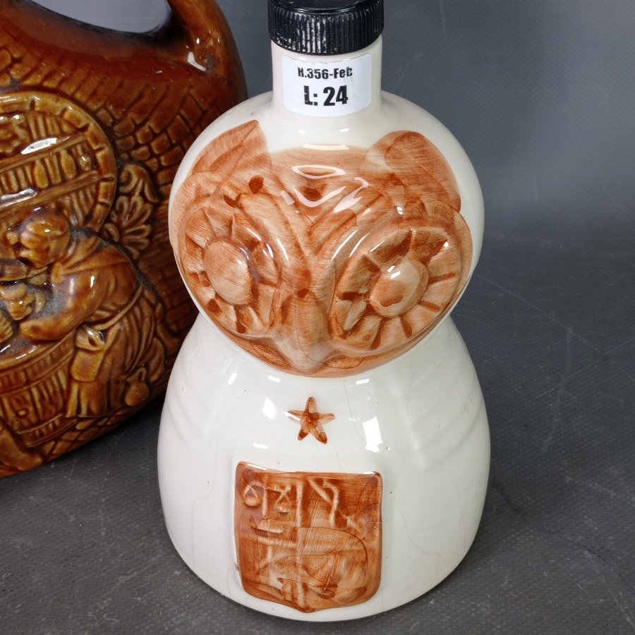 Botellas de cerámica vidriada con relieve y asa - imagen 4