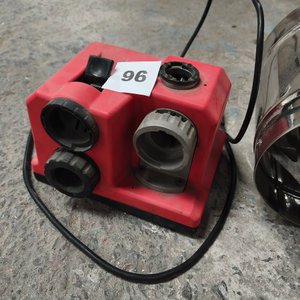 Equipo Eléctrico Rojo con Pieza Metálica Cilíndrica - imagen 4