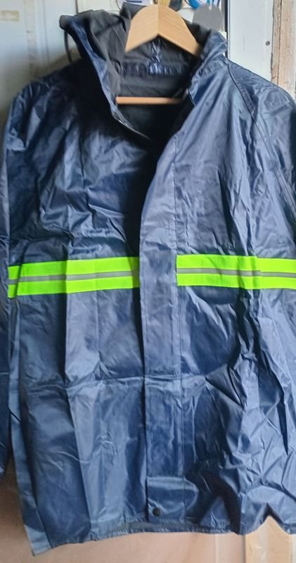 Campera Impermeable Azul con Reflectores y Capucha Talle XL