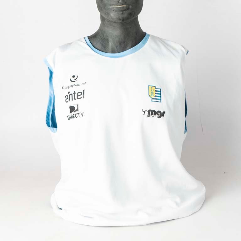 Camiseta reversible de entrenamiento de la selección de Uruguay de basketball marca mgr - imagen 3