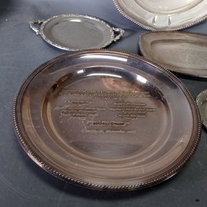 Lote de 5 bandejas de platina con dedicatorias - imagen 3