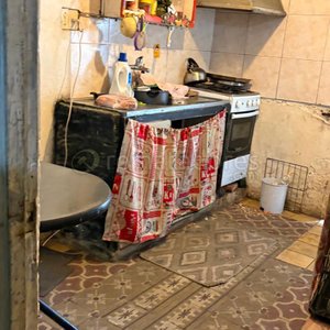 Lote de Hogar: Cocina y Estar con Chimenea y Muebles - imagen 2