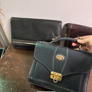 Lote de 3 Carteras Clásicas de Cuero y Piel de Serpiente - imagen 5