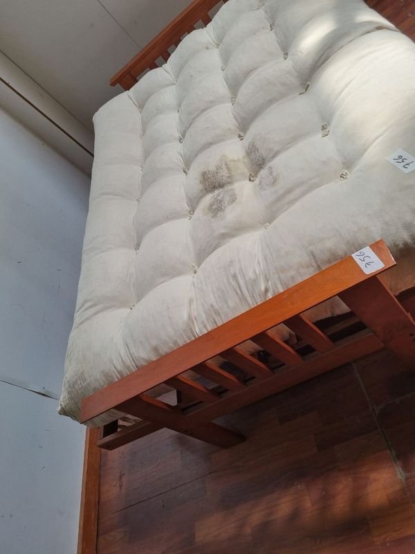Sillon Sofa Cama Futon En Madera: Un sofá cama versátil y cómodo - imagen 8