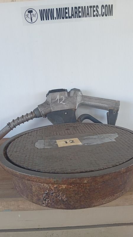 Tapa de combustible antigua para coches - imagen 1