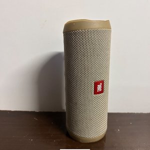 Parlante Portátil JBL Flip 4 Beige - imagen 4